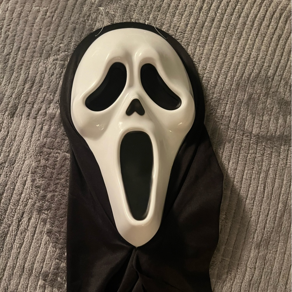 Scream mask for Halloween